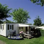 Village Du Parc مكان تخييم لاتيزي