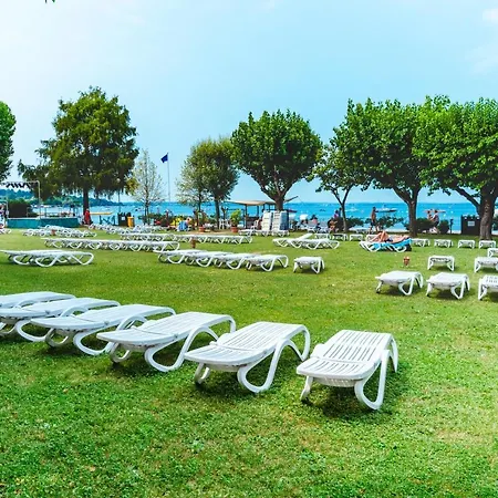 Village Du Parc キャンプ場