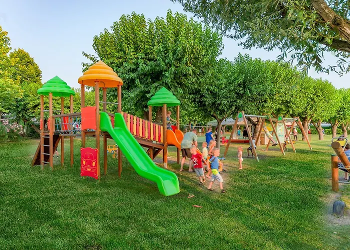 Village Du Parc לאזיסה